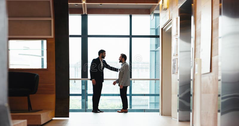 Zusammenarbeit und Treffen mit Geschäftsleuten im Büro für Partnerschaft. Diskussionsplanung stockbild
