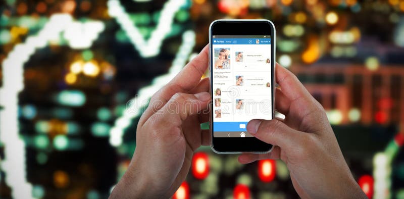 Zusammengesetztes Bild 3d der Nahaufnahme des Mannes intelligentes Telefon halten stockbilder Zusammengesetztes Bild 3d der Nahaufnahme des Mannes intelligentes Telefon halten stockbilder