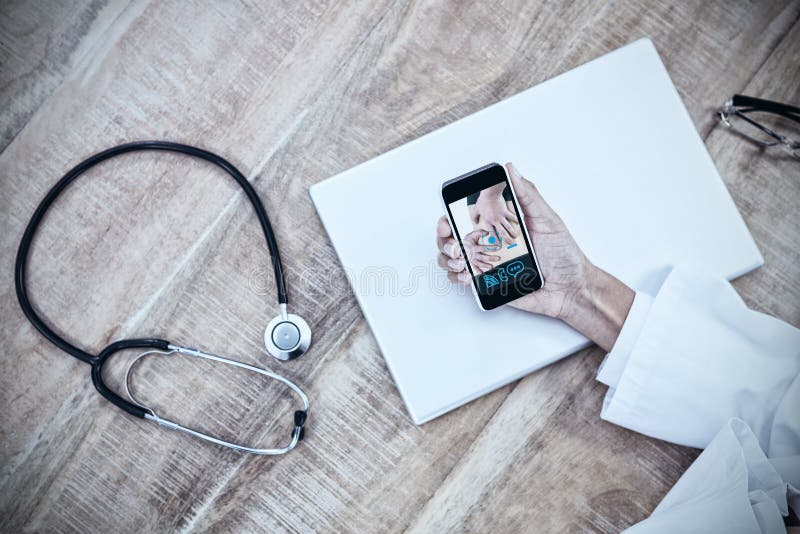 Zusammengesetztes Bild der Frau mit Rückenverletzung lizenzfreies stockbild Zusammengesetztes Bild der Frau mit Rückenverletzung lizenzfreies stockbild