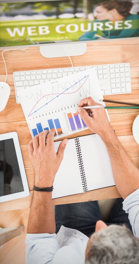 Zusammengesetztes Bild der Netzkursanzeige lizenzfreie stockbilder Zusammengesetztes Bild der Netzkursanzeige lizenzfreie stockbilder