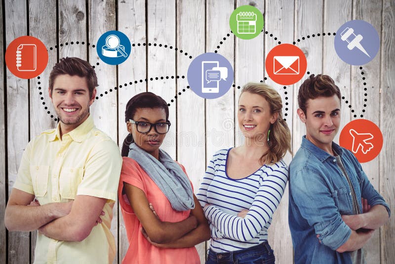 Zusammengesetztes Bild des glücklichen kreativen Teams, das zusammen steht stockfoto Zusammengesetztes Bild des glücklichen kreativen Teams, das zusammen steht stockfoto
