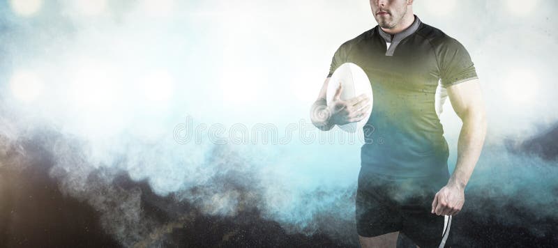 Zusammengesetztes Bild des starken Rugbyspielers, der Ball hält lizenzfreie stockfotos Zusammengesetztes Bild des starken Rugbyspielers, der Ball hält lizenzfreie stockfotos