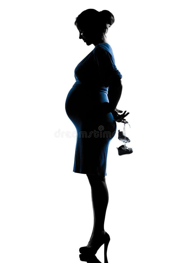 Zwangere de babyschoenen van de vrouwenholding royalty-vrije stock foto Zwangere de babyschoenen van de vrouwenholding royalty-vrije stock foto
