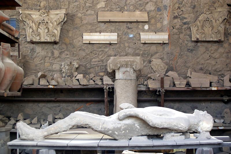 Zwangere vrouw die van Pompei wordt gegoten royalty-vrije stock afbeeldingen Zwangere vrouw die van Pompei wordt gegoten royalty-vrije stock afbeeldingen