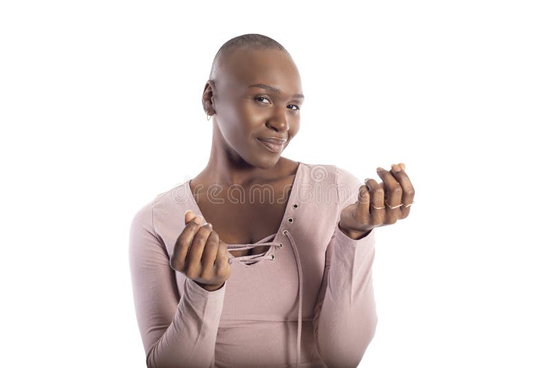 Zwart Afrikaans Amerikaans Wijfje met Kaal Kapsel die een Geldgebaar doen stock foto Zwart Afrikaans Amerikaans Wijfje met Kaal Kapsel die een Geldgebaar doen stock foto