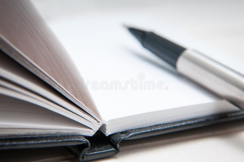 Zwart leernotitieboekje stock afbeelding Zwart leernotitieboekje stock afbeelding