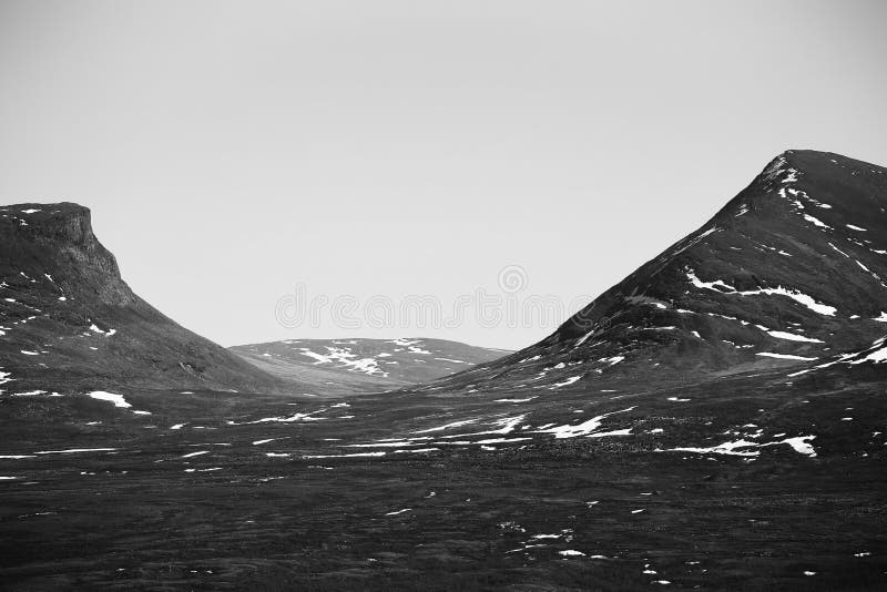 Zwart-wit beeld van de vallei Lapporten, de poort aan Lapland stock foto's Zwart-wit beeld van de vallei Lapporten, de poort aan Lapland stock foto's