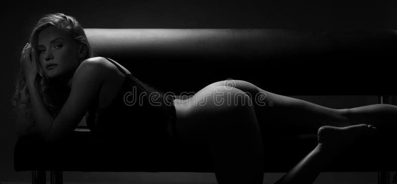 Zwart-witte de vrouw van het silhouet stock foto's Zwart-witte de vrouw van het silhouet stock foto's