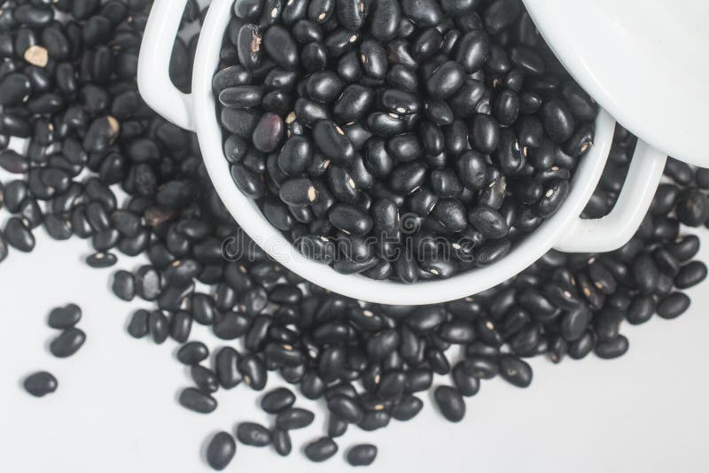Zwarte bonen in een kom stock fotografie