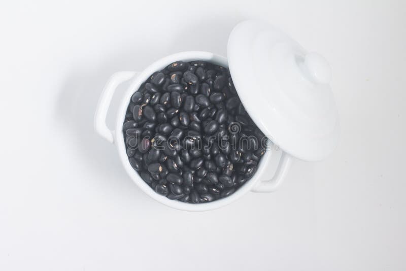 Zwarte bonen in een kom royalty-vrije stock foto