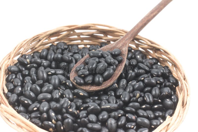 Zwarte bonen in een kom royalty-vrije stock afbeelding
