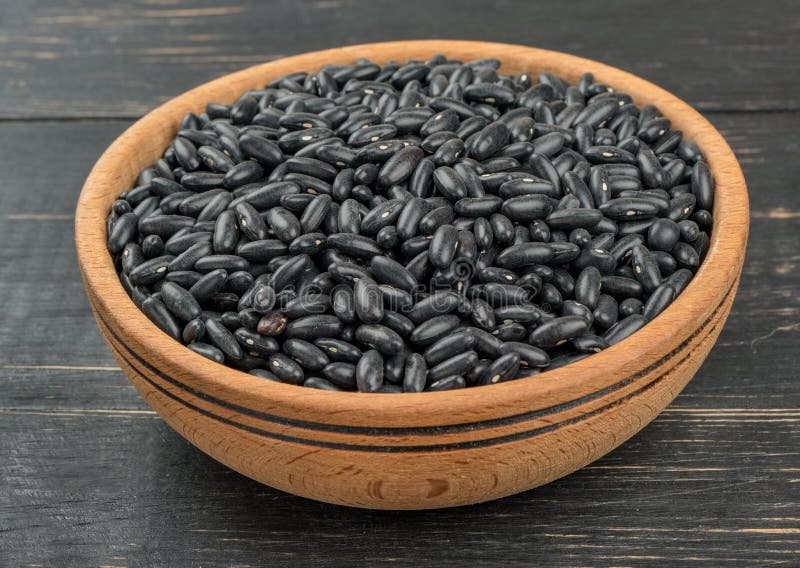 Zwarte bonen in kom stock fotografie