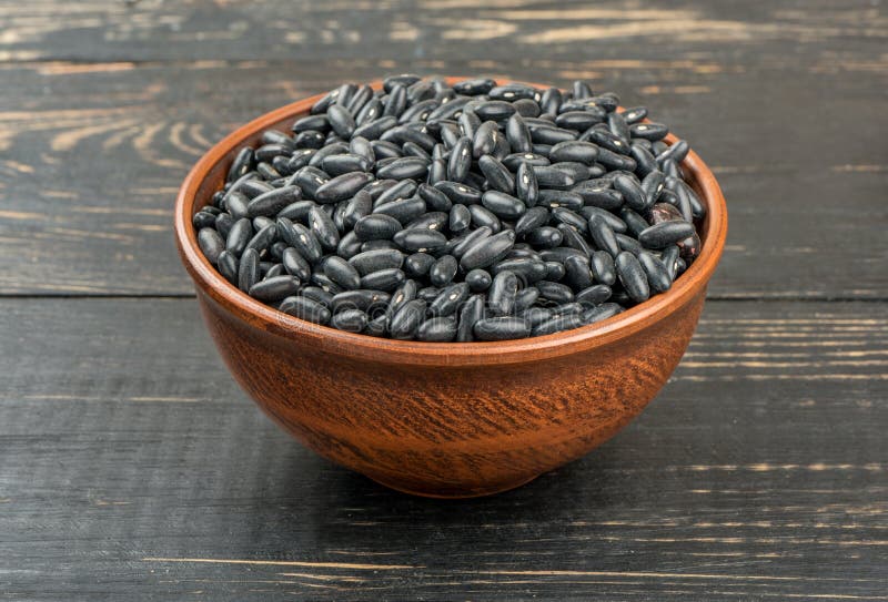 Zwarte bonen in kom royalty-vrije stock fotografie