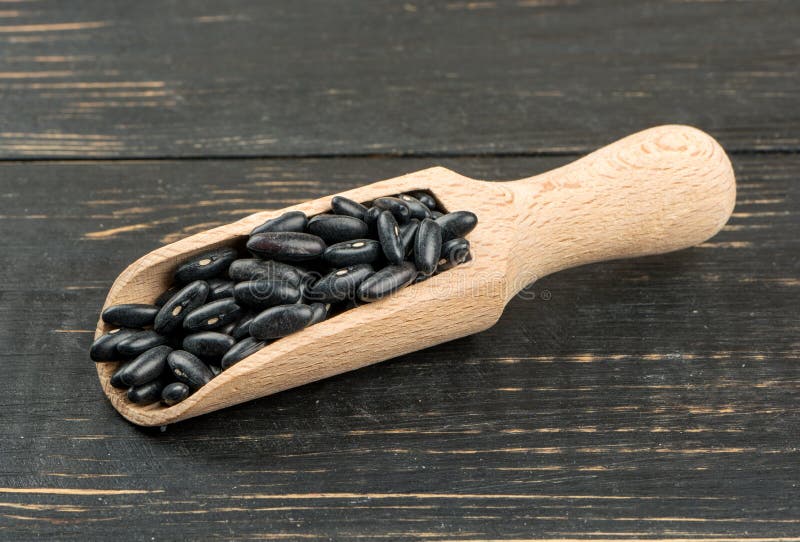 Zwarte bonen in lepel royalty-vrije stock fotografie