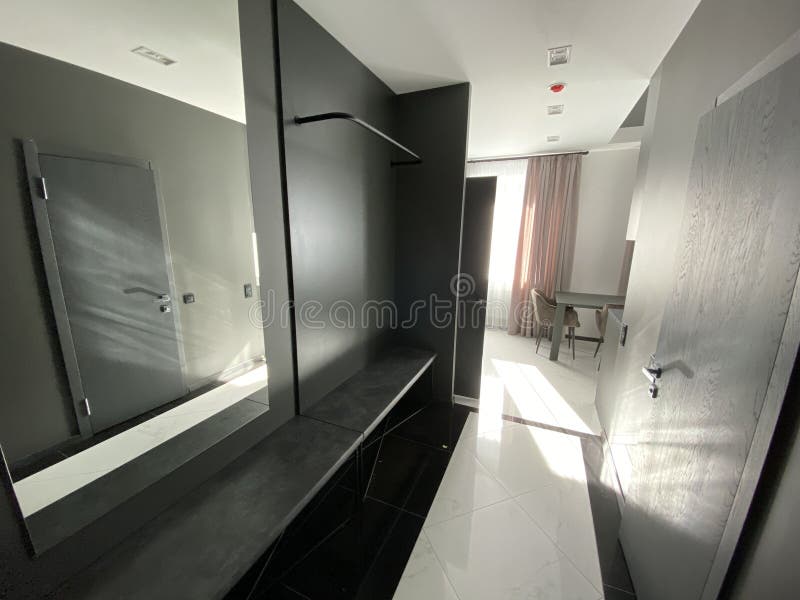 Zwarte designer corridor stock foto