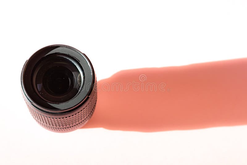 Zwarte fotolens op roze achtergrond Reis van het de hobby de klassieke geheugen van de technologische ontwikkeling hipster fotogr royalty-vrije stock foto Zwarte fotolens op roze achtergrond Reis van het de hobby de klassieke geheugen van de technologische ontwikkeling hipster fotogr royalty-vrije stock foto