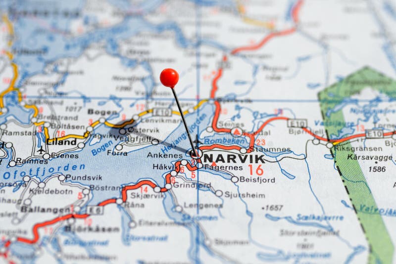 Zweden Stockholm, 07 April 2018: Europese steden op kaartreeks Close-up van Narvik stock afbeelding Zweden Stockholm, 07 April 2018: Europese steden op kaartreeks Close-up van Narvik stock afbeelding
