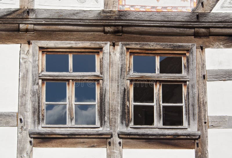 Zwei Fenster In Einem Fachwerk Haus Stockbild Bild von