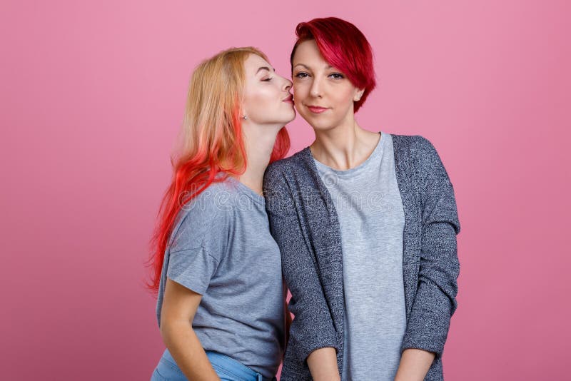 Zwei Lesben Schauen Einem Mädchen Beim Masturbieren Zu Pornos Gratis - Nackte Filme lesben aus mehr als einem mädchen