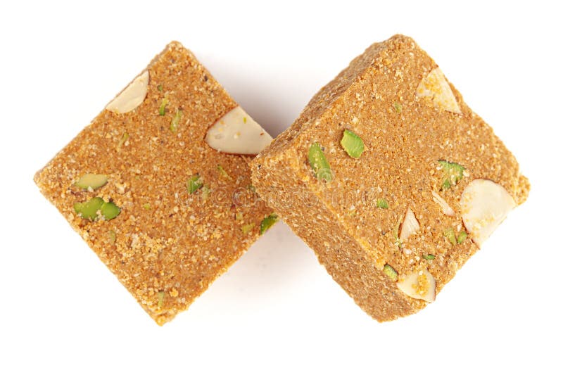 Zwei Stücke hausgemachte indianische Mithai Dessert besan gajak barfi. lizenzfreie stockbilder