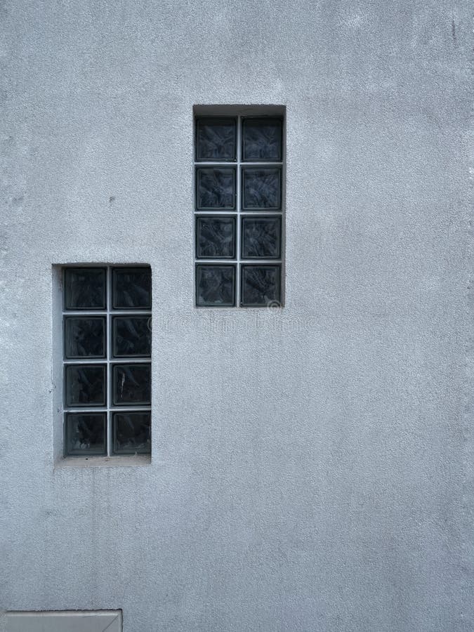 Zwei Wandfensterkombinationen