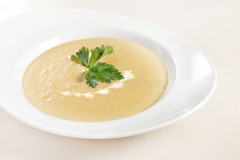 Zwiebelen-Sahnesuppe stockfotografie Zwiebelen-Sahnesuppe stockfotografie