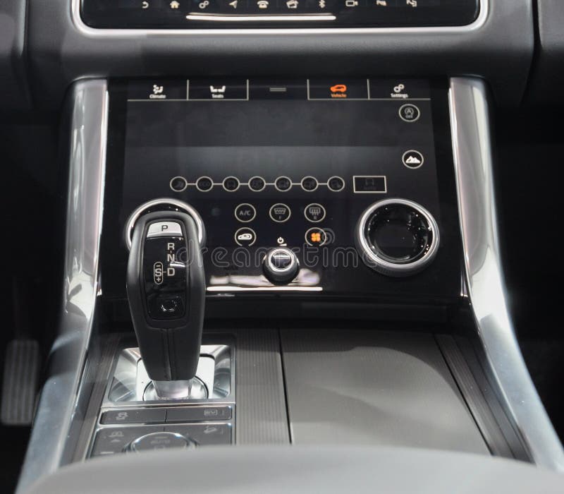 Zwitserland; Genève; 8 maart, 2018; Automatische gearbo van Range Rover stock afbeelding Zwitserland; Genève; 8 maart, 2018; Automatische gearbo van Range Rover stock afbeelding