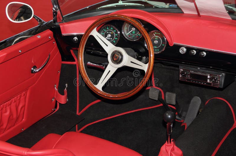 Zwitserland; Genève; 9 maart, 2019; Het binnenland van RCH 550; De 89ste Internationale Motorshow in Genève van zevende tot 17 va stock fotografie Zwitserland; Genève; 9 maart, 2019; Het binnenland van RCH 550; De 89ste Internationale Motorshow in Genève van zevende tot 17 va stock fotografie