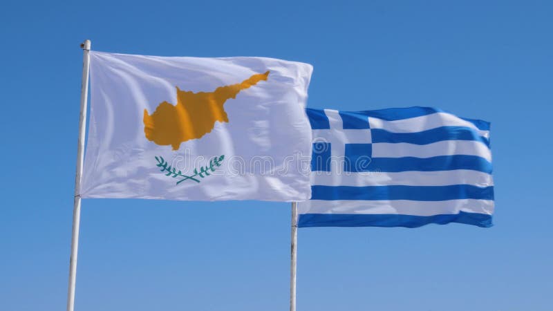 Zypern Und Griechische Flaggen, Die Im Wind Auf Einem Pfosten Flattern Blauer  Himmel, Grieche Und Zypern-Flagge Stock Video - Video von insel, republik:  145109925
