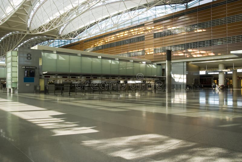 Zählwerk und Fußboden im Flughafen stockfotografie Zählwerk und Fußboden im Flughafen stockfotografie