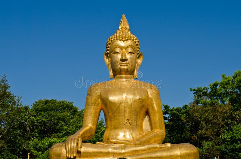 Złota Buddha statua przy świątynią Tajlandia