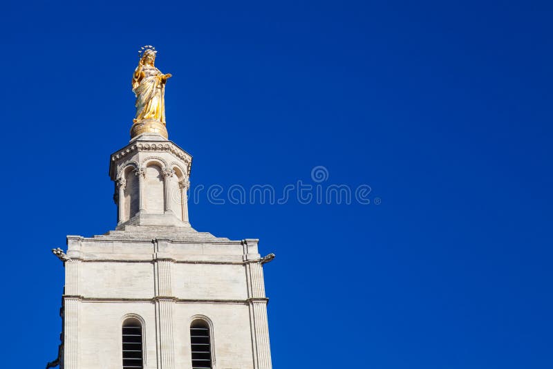 Złota maryja dziewica statua przy pałac Popes w Avignon zdjęcia stock Złota maryja dziewica statua przy pałac Popes w Avignon zdjęcia stock