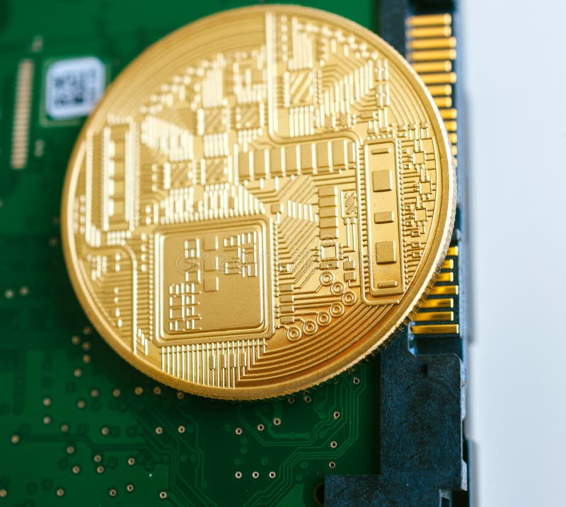 Złoty bitcoin na HDD związku interfejsie obrazy royalty free Złoty bitcoin na HDD związku interfejsie obrazy royalty free