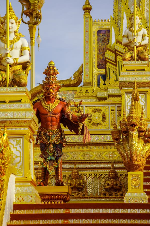Złoty Królewski Crematorium królewiątko Bhumibol wielki, Bangkok, listopad 2017 zdjęcia stock Złoty Królewski Crematorium królewiątko Bhumibol wielki, Bangkok, listopad 2017 zdjęcia stock