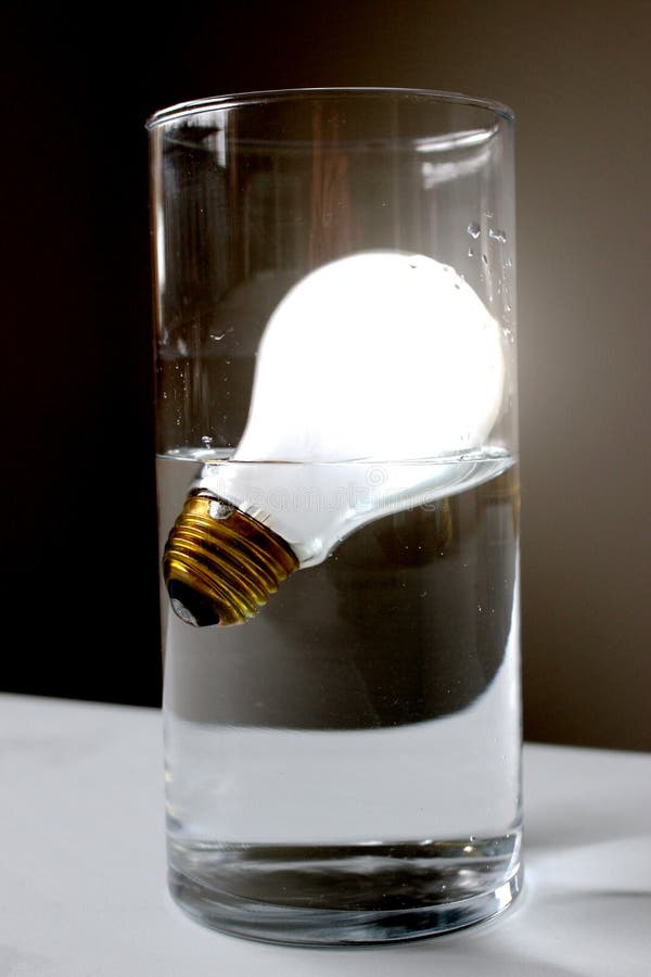 ¡Las tecnologías de energía alternativas, verdes se deben perseguir para cubrir nuestras necesidades energéticas futuras! imagen de archivo ¡Las tecnologías de energía alternativas, verdes se deben perseguir para cubrir nuestras necesidades energéticas futuras! imagen de archivo