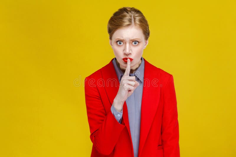 ¡Tranquilidad! Mujer de negocios que muestra el secreto, muestra del silencio imagen de archivo libre de regalías ¡Tranquilidad! Mujer de negocios que muestra el secreto, muestra del silencio imagen de archivo libre de regalías