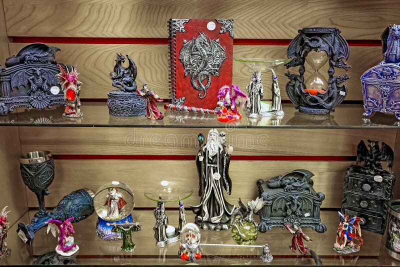À l'intérieur de l'intérieur d'un magasin de curiosité image libre de droits À l'intérieur de l'intérieur d'un magasin de curiosité image libre de droits