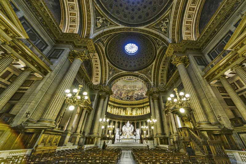 À L'intérieur De L'église De Madeleine Image stock Image du extérieur