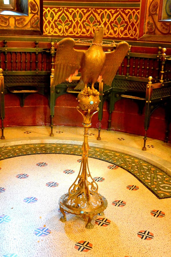 À l'intérieur de la cathédrale du début du 16ème siècle de Curtea de Arges photo libre de droits À l'intérieur de la cathédrale du début du 16ème siècle de Curtea de Arges photo libre de droits