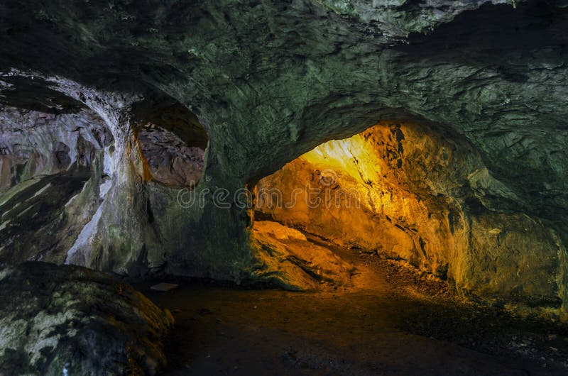 À l'intérieur de la caverne image stock À l'intérieur de la caverne image stock