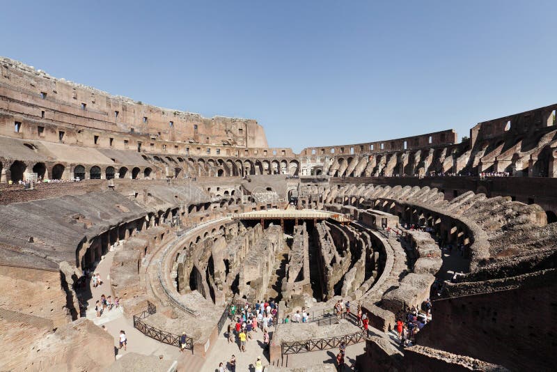 À l'intérieur du Colosseum romain photographie stock À l'intérieur du Colosseum romain photographie stock