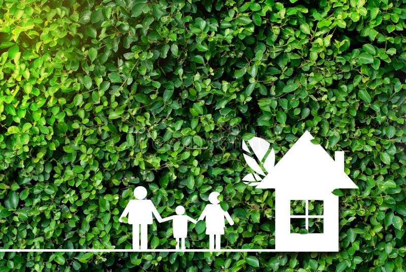 À la maison - fond vert naturel - le concept de l'argent de réchauffement global et d'économies photos stock À la maison - fond vert naturel - le concept de l'argent de réchauffement global et d'économies photos stock