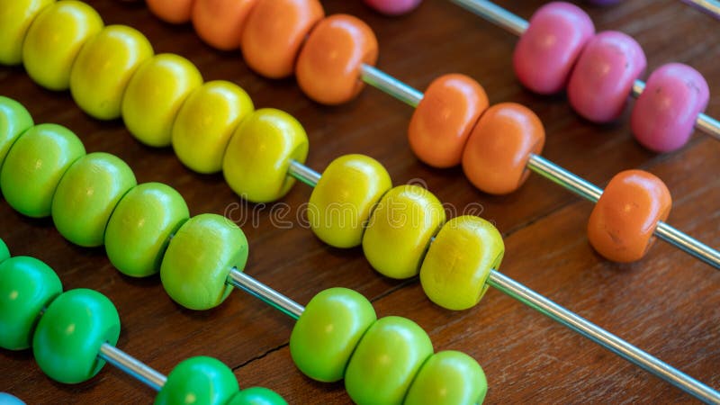 Ábaco de contagem colorido imagem de stock Ábaco de contagem colorido imagem de stock