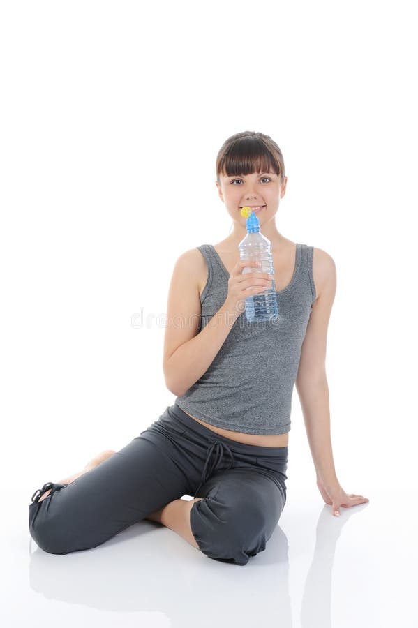 Jovem a beber água imagens de stock