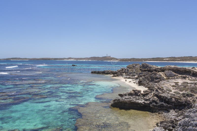 Água de turquesa na ilha de Rottnest, Austrália Ocidental, Austrália imagem de stock Água de turquesa na ilha de Rottnest, Austrália Ocidental, Austrália imagem de stock