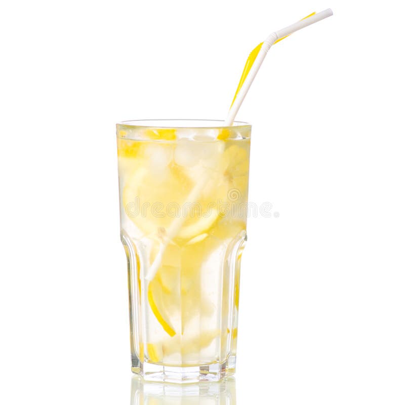 Água de vidro do limão da limonada com limão imagem de stock