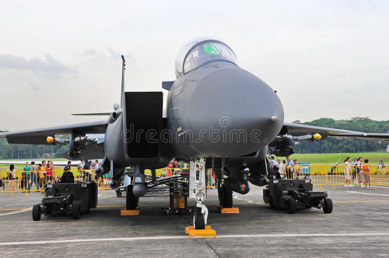 Águia da batida de RSAF F-15SG no indicador foto de stock royalty free Águia da batida de RSAF F-15SG no indicador foto de stock royalty free
