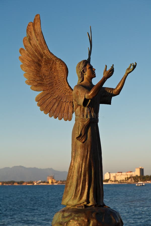 Ángel de la esperanza y mensajero de la paz imagen de archivo libre de regalías Ángel de la esperanza y mensajero de la paz imagen de archivo libre de regalías