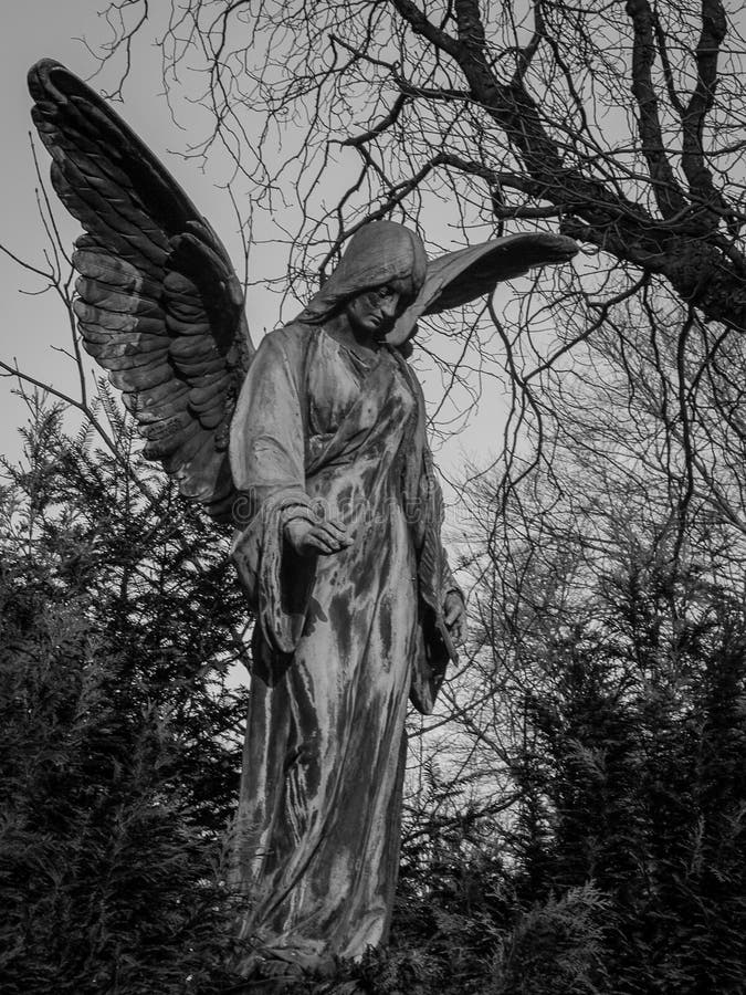 Ángel en cementerio fotos de archivo Ángel en cementerio fotos de archivo