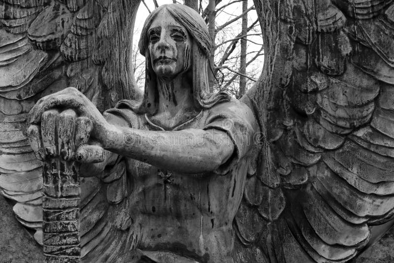Ángel que llora foto de archivo. Imagen de alas, muerte 40877868